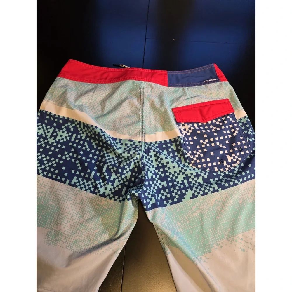 Volcom lido square